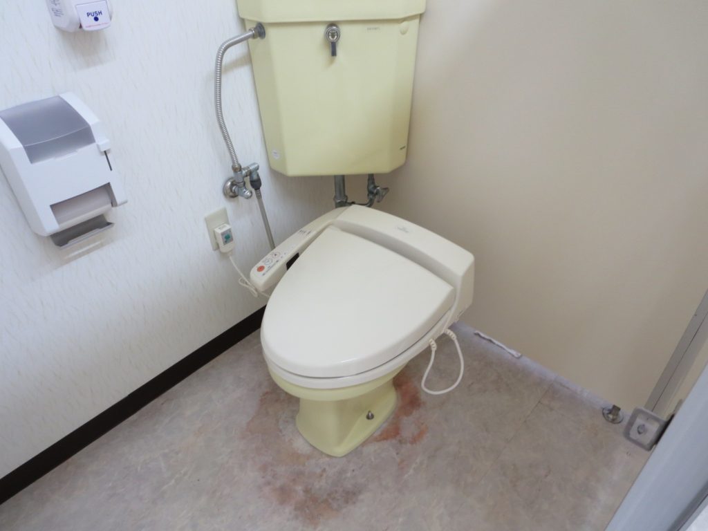 丸沼高原オートキャンプ場の受付棟のトイレ便座写真