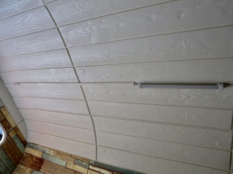 幌馬車くんの内装制作の床と壁紙、天井