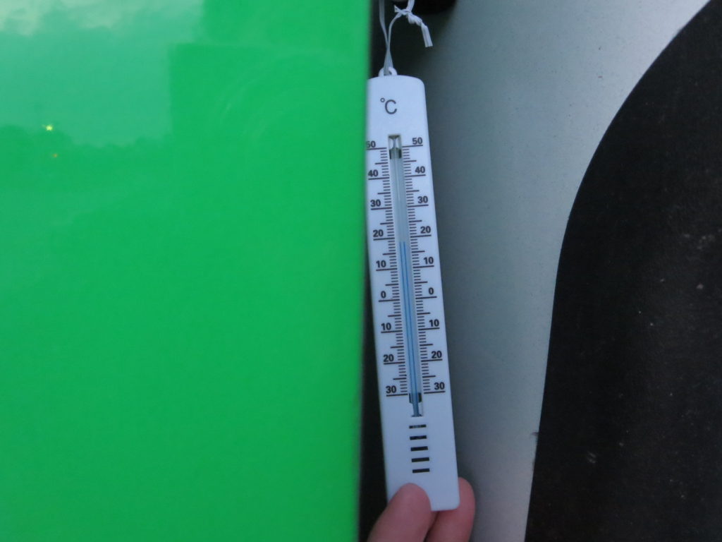 霧ヶ峰スキー場の駐車場車中泊　夏の気温