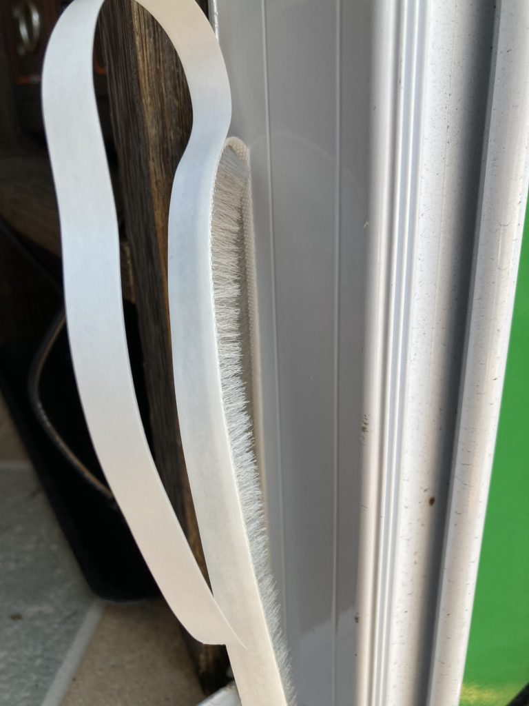 幌馬車くんのドアの網戸とフレームの隙間の対応
