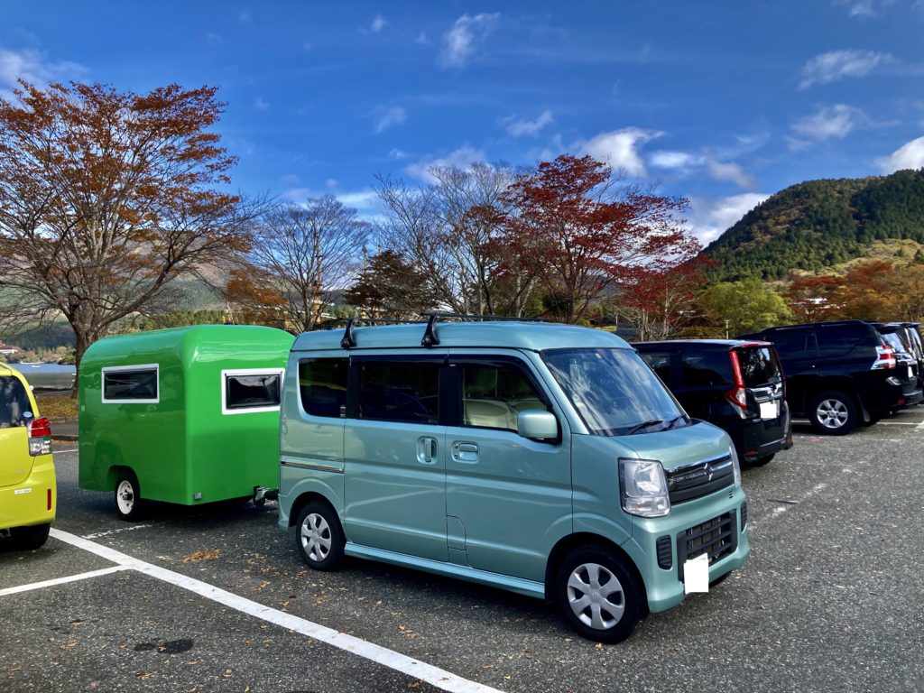 軽キャンピングトレーラーの幌馬車くんで行く箱根の芦ノ湖「P12箱根町園地駐車場」車中泊　駐車しました