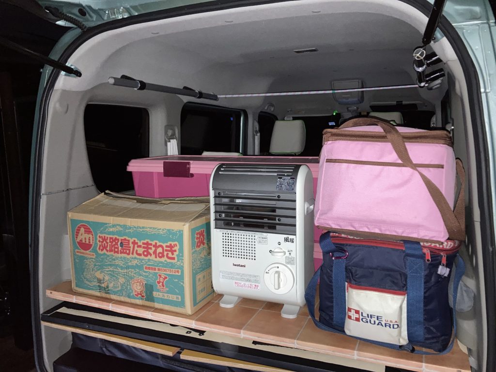 幌馬車くんと行く軽キャンピングトレーラー車中泊で矢板城の湯キャンプ場の荷物