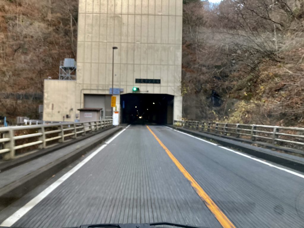 矢板城の湯RVパークに行く途中の日促トンネル
