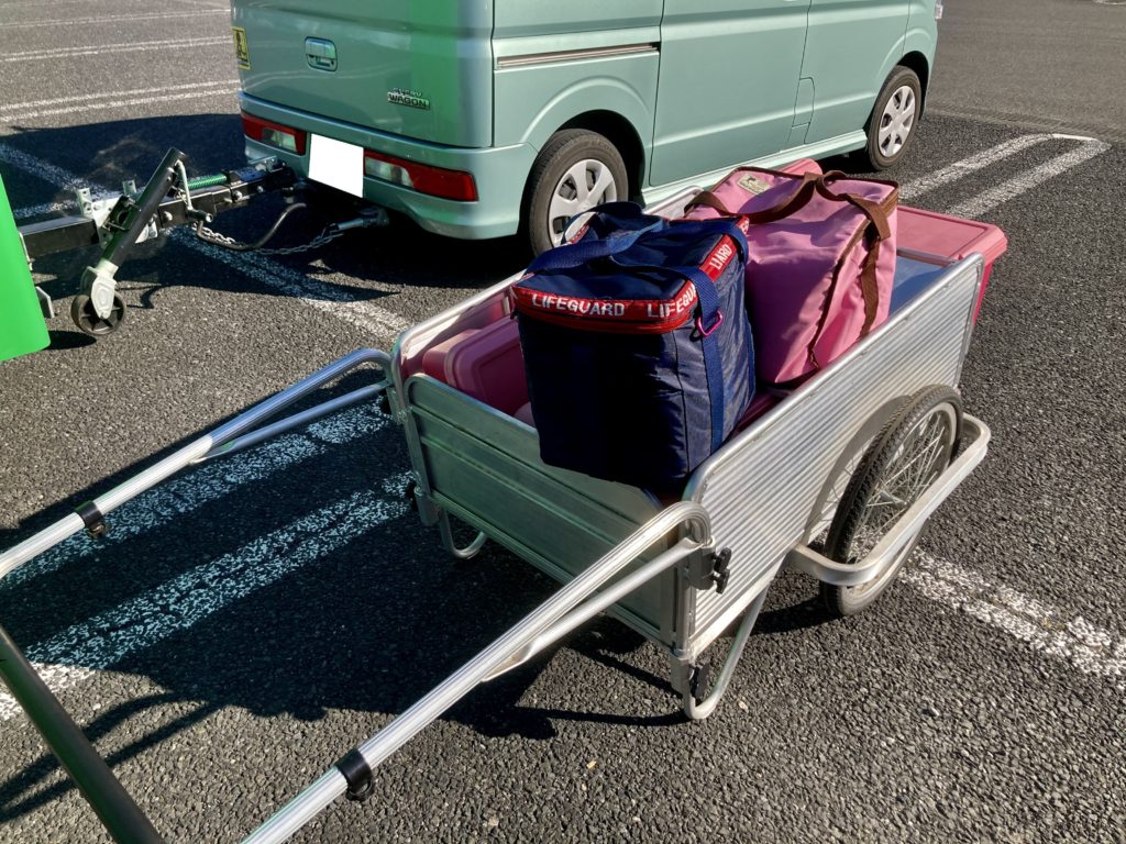 幌馬車くんと行く軽キャンピングトレーラー車中泊でかんなの湯バーベキュー施設へリヤカーで荷物を運ぶ