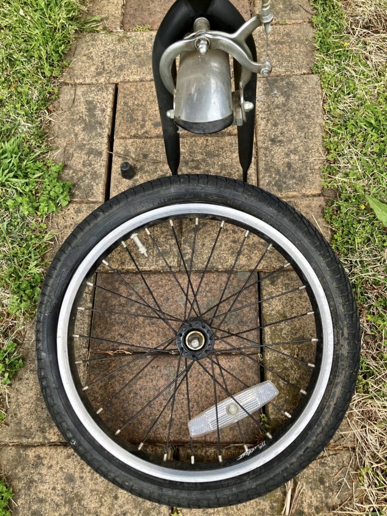 16インチタイヤ自転車のパンク修理