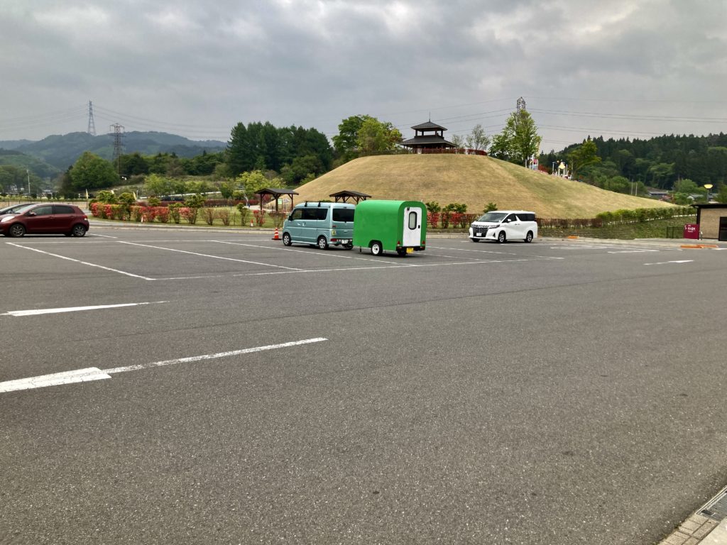 道の駅「中山盆地」幌馬車くんの軽キャンピングトレーラー車中泊で駐車場風景