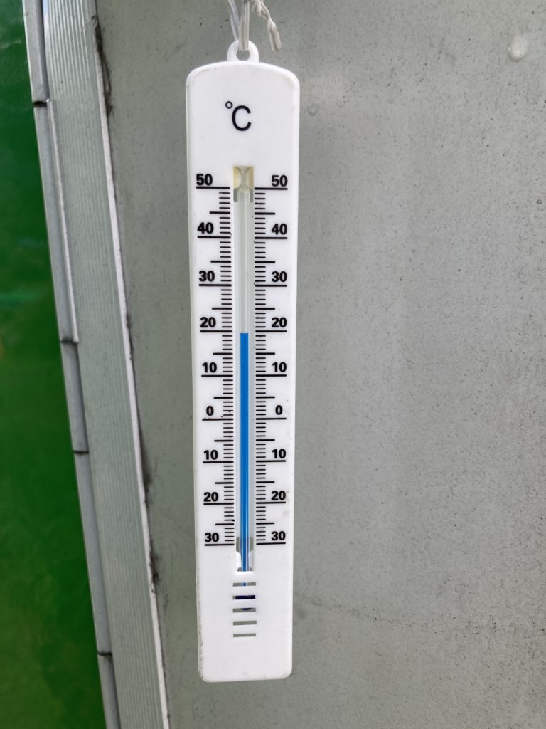 軽キャンピングトレーラーの幌馬車くんで行く無印良品カンパーニャ嬬恋キャンプ場の7月の気温は20℃