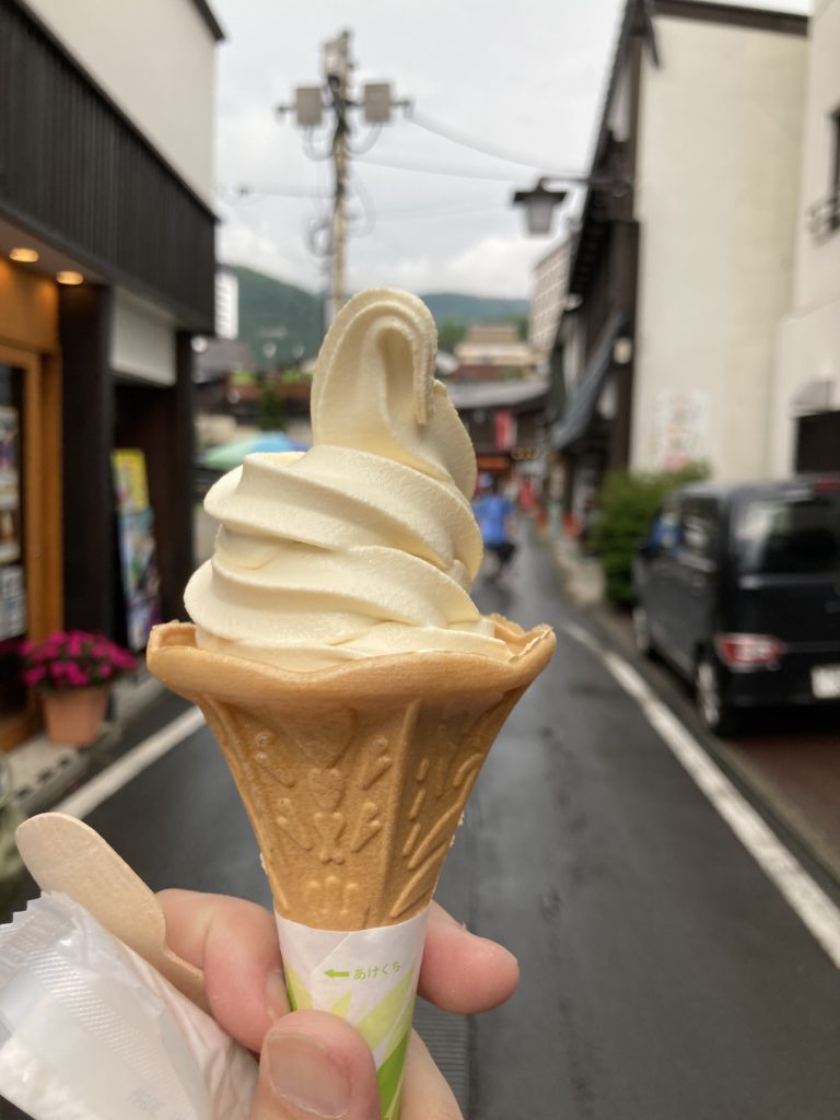 草津温泉のプリン屋さんのプリンソフトクリーム