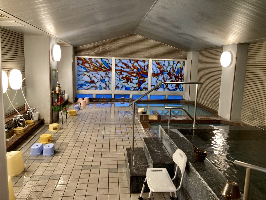 池の平白樺高原ホテルのお風呂の内風呂と洗い場