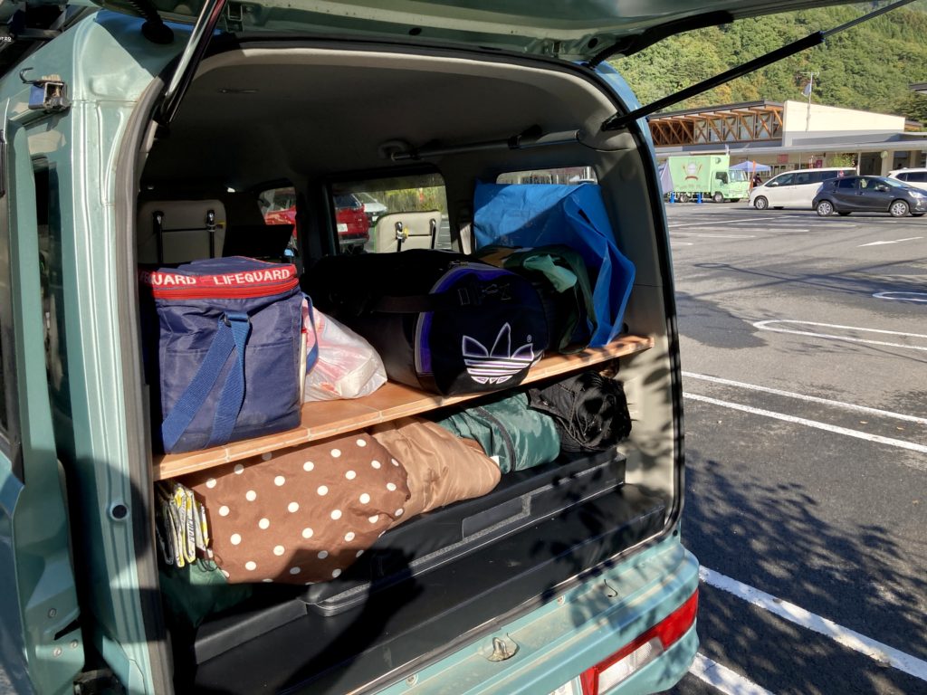 エブリィワゴンで行く尾瀬の道の駅のかたしなでの車中泊の荷物