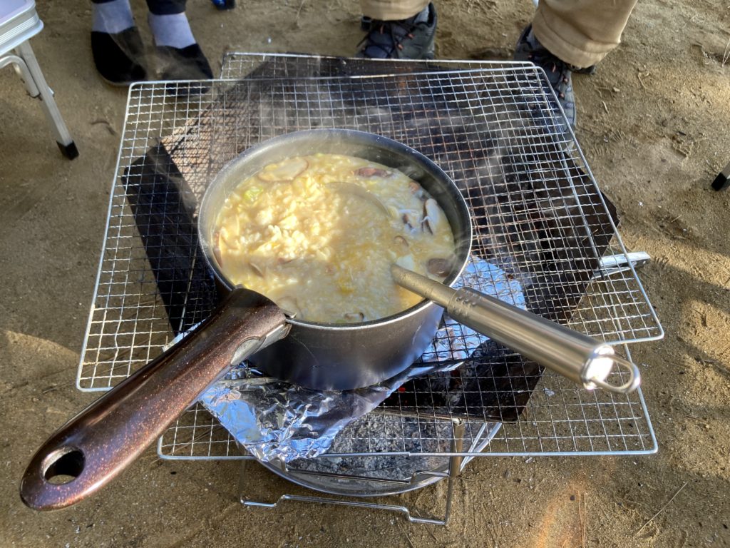 大洗サンビーチキャンプ場であんこう鍋のあとの雑炊
