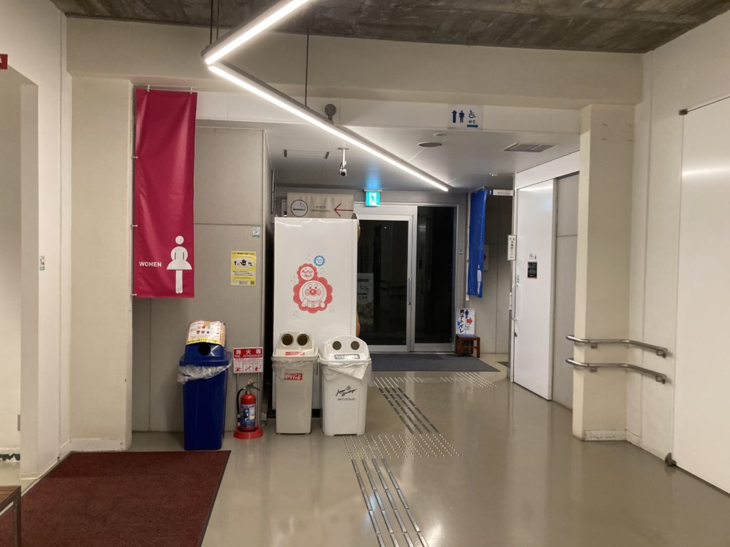 道の駅「保田小学校」の24時間使えるトイレ