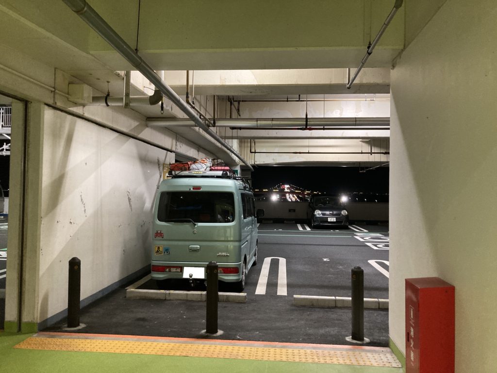 エブリイワゴンで行く東京アクアライン「海ほたるパーキングエリア」車中泊で立体駐車場に停車