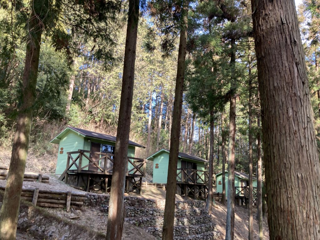 観音山キャンプパークジョイナスのバンガローの写真