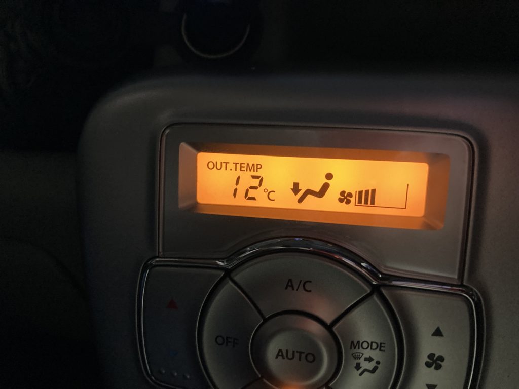 海老名サービスエリア車中泊の4月の気温は12℃