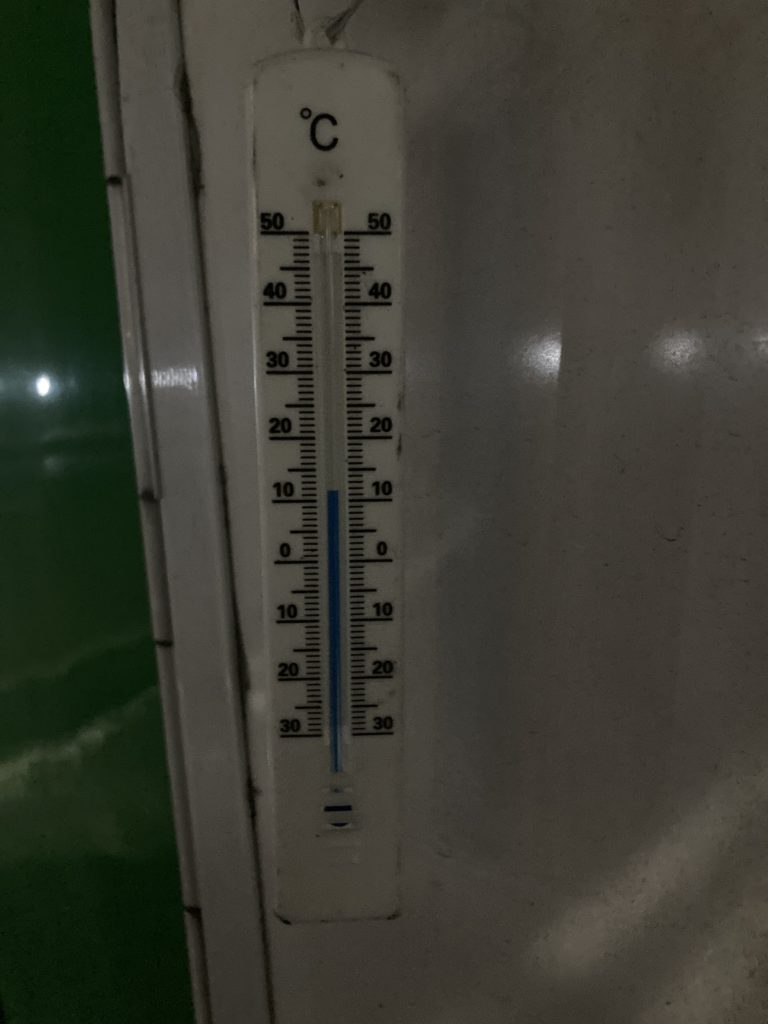 海老名サービスエリア車中泊の4月の気温は12℃