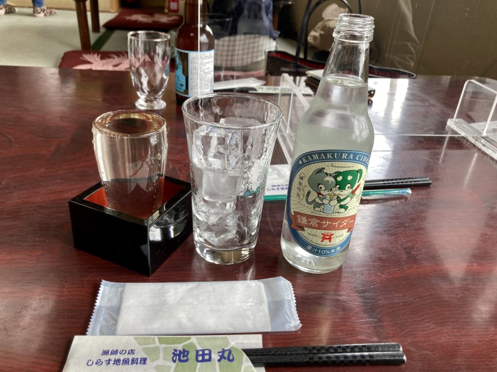 江の島・腰越にある池田丸で日本酒を頂く