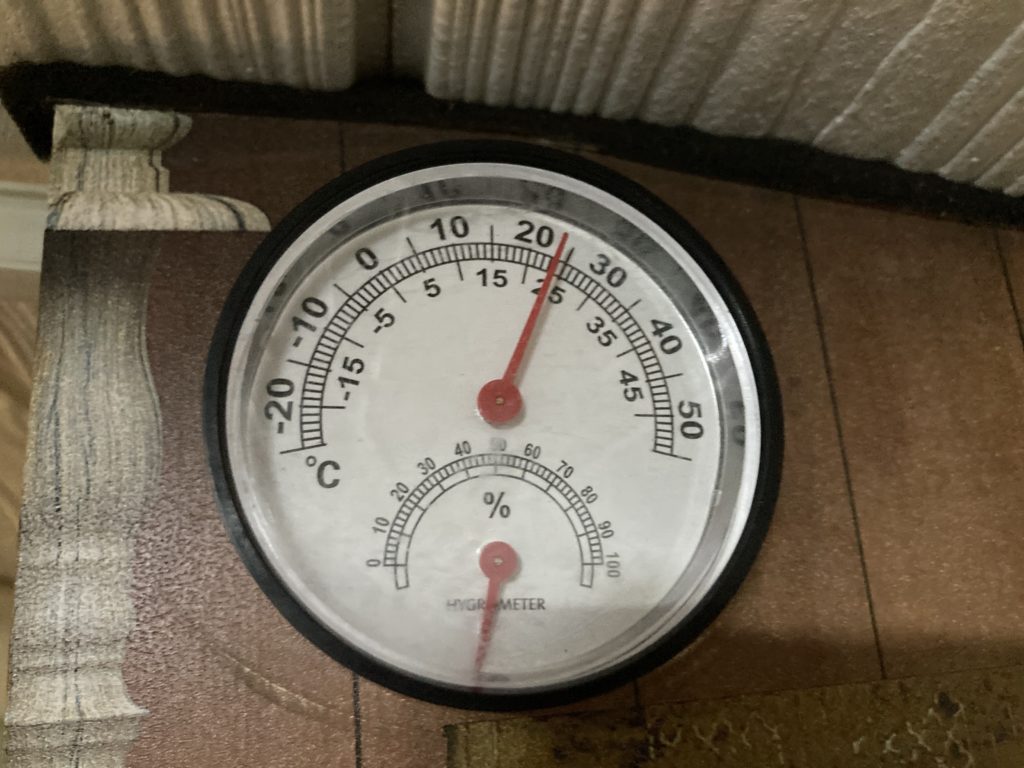 長浜海岸北駐車場での車中泊の5月GWの室内温度は23℃