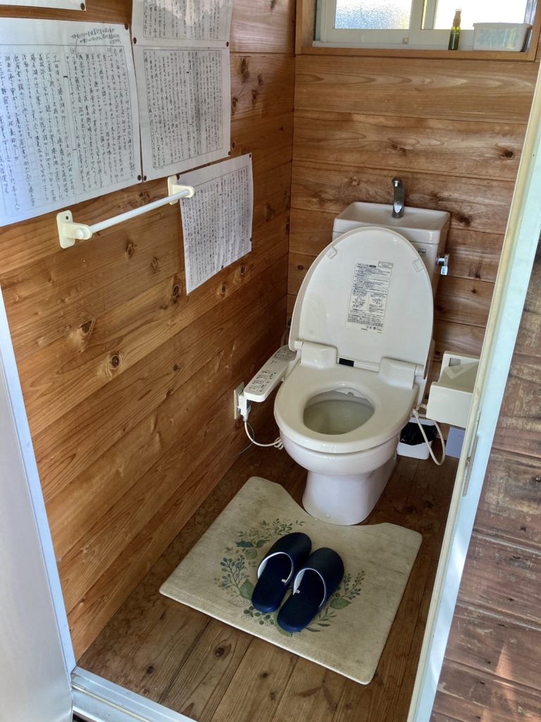 榛名山麓「十文字ビレッジキャンプ場」のトイレはウオシュレット有り