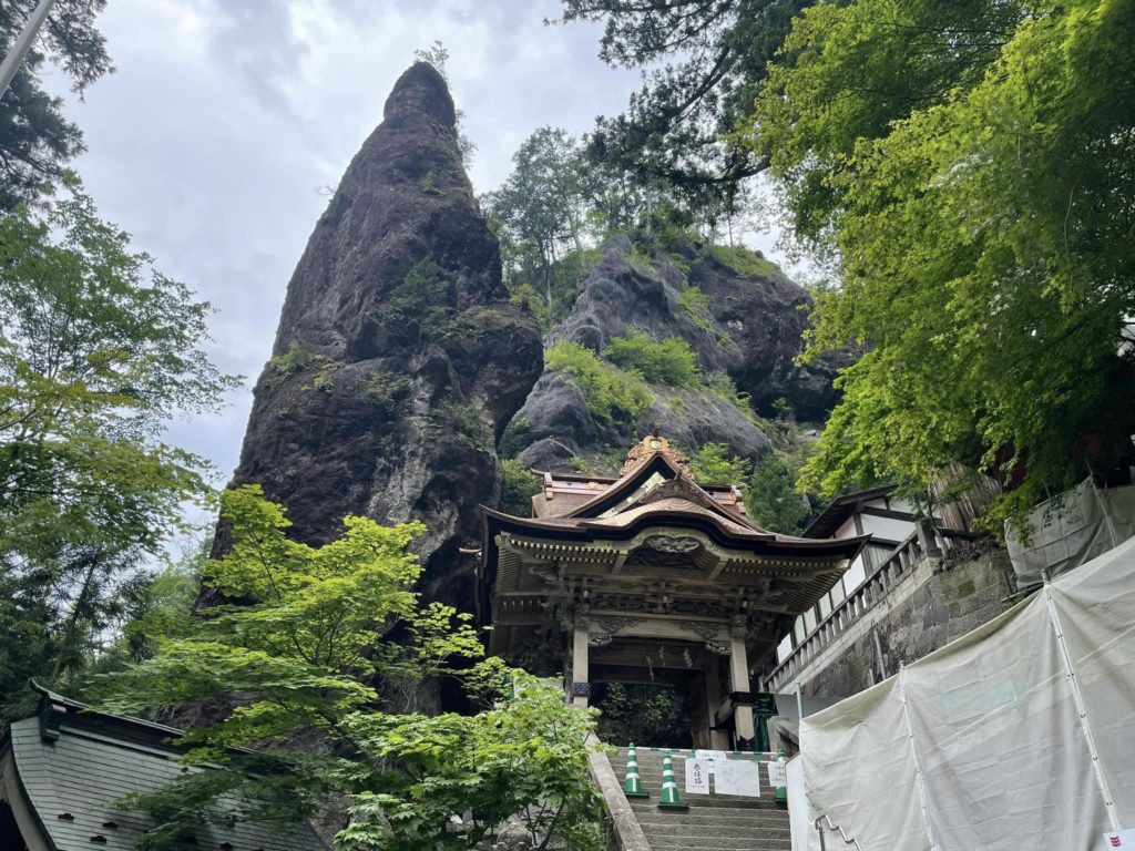 榛名神社の本殿の入口