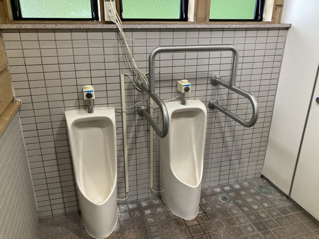 榛名湖高崎市営無料駐車場(榛名観光ボート付近)の男子トイレ