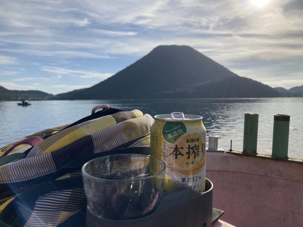榛名湖で釣り舟からバス釣り。榛名富士
