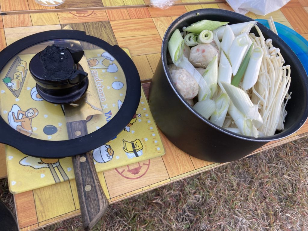 夜の食事の湯豆腐の準備