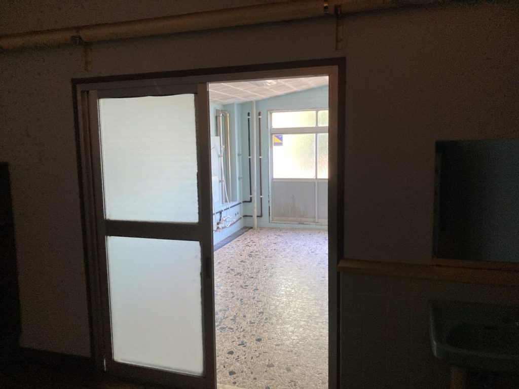 館山サザンビレッジキャンプ場のシャワー室