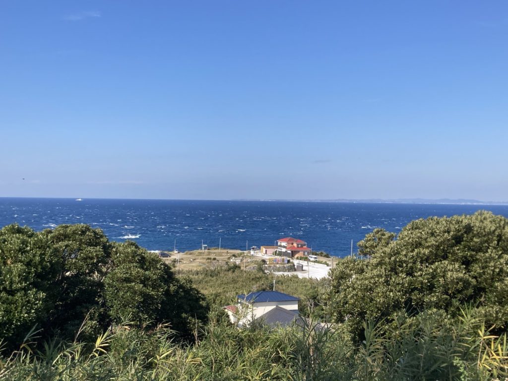 洲崎灯台からの海の眺望（目の前にお台場海浜庭園キャンプ場が）