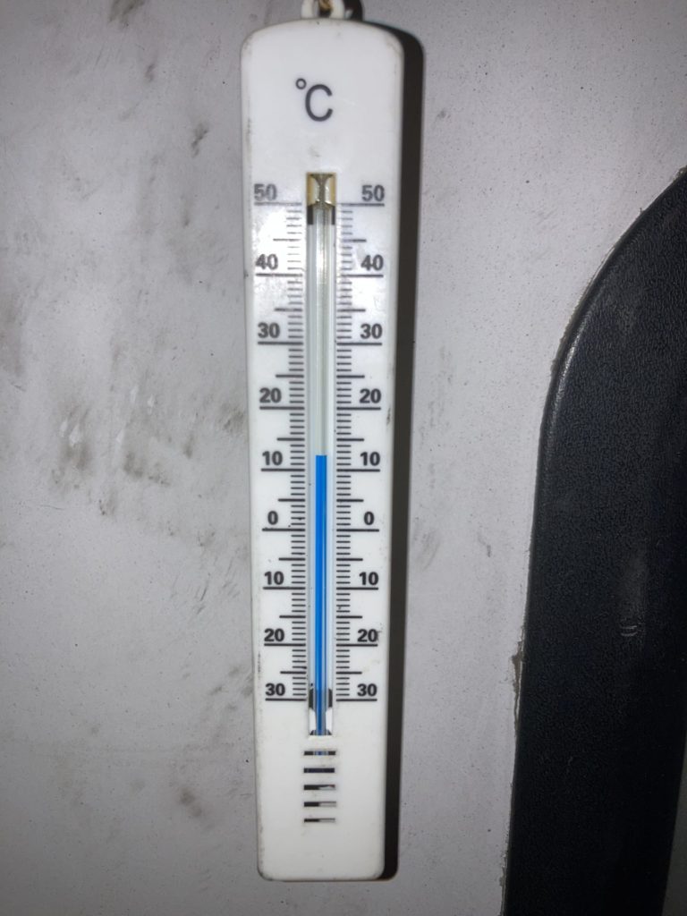 幌馬車くんで行く佐久ハイウェイオアシスの車中泊は4月は13℃
