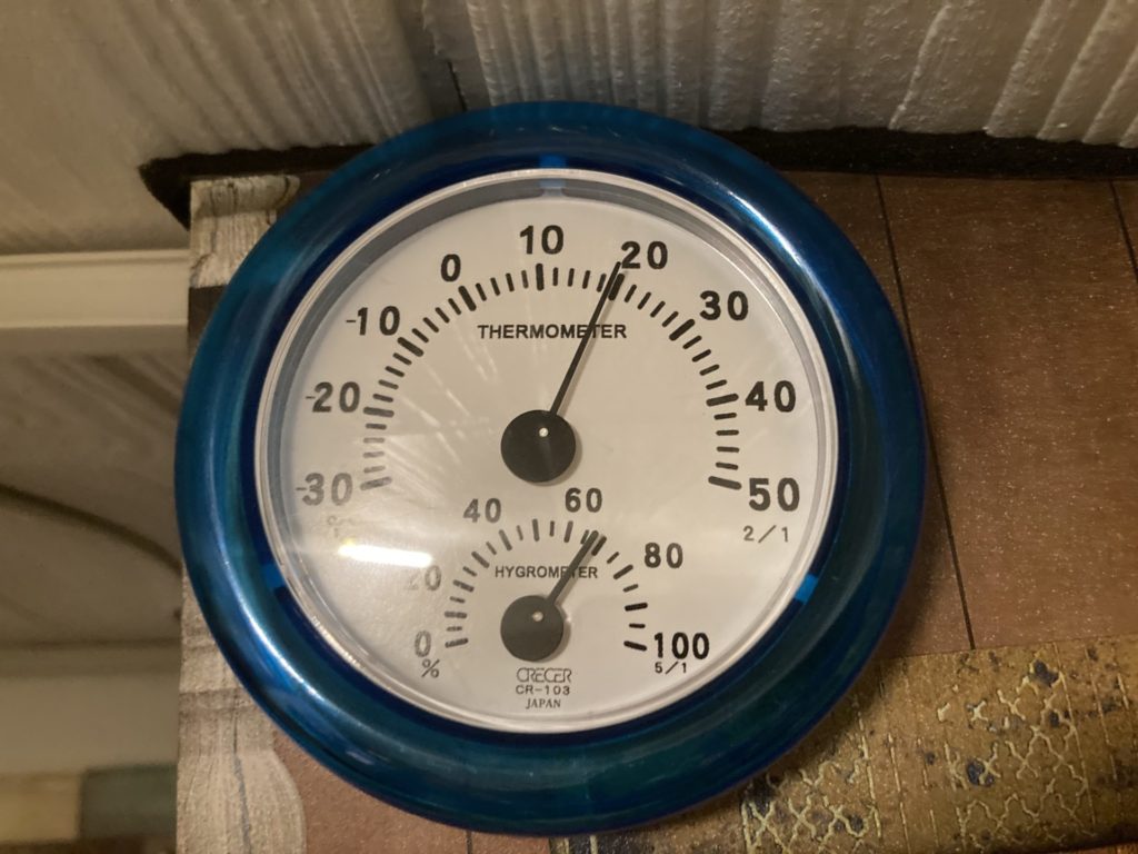 4月の道の駅「SORAIRO国上」の18時台の室内気温は19℃