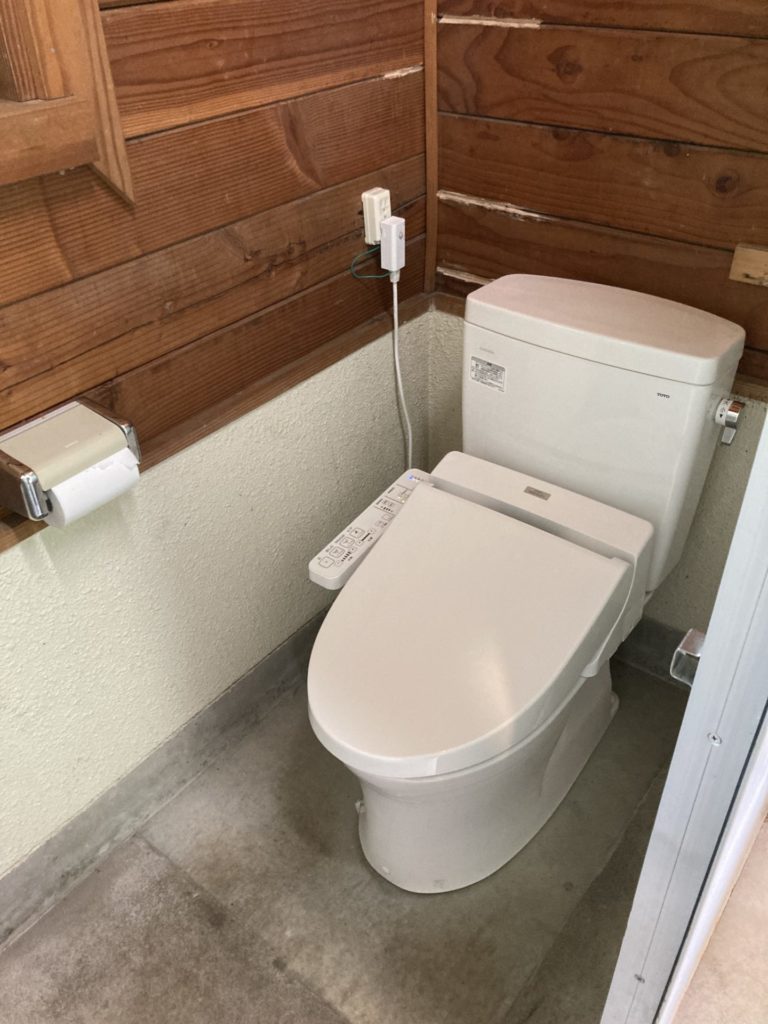 沼尾川親水公園キャンプ場のトイレの便座はウオシュレット付き
