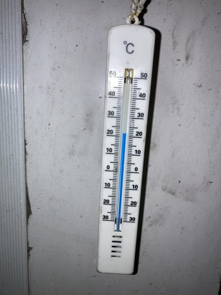 「沼尾川親水公園キャンプ場」5月の外の気温は21時台の時間帯で22℃