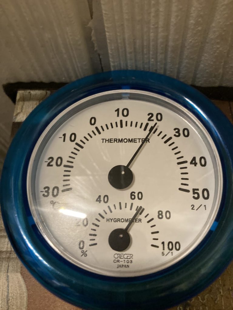 阿字ヶ浦「RVパークsmart阿字ヶ浦」の朝4時の6月の車中泊の室内気温は21℃