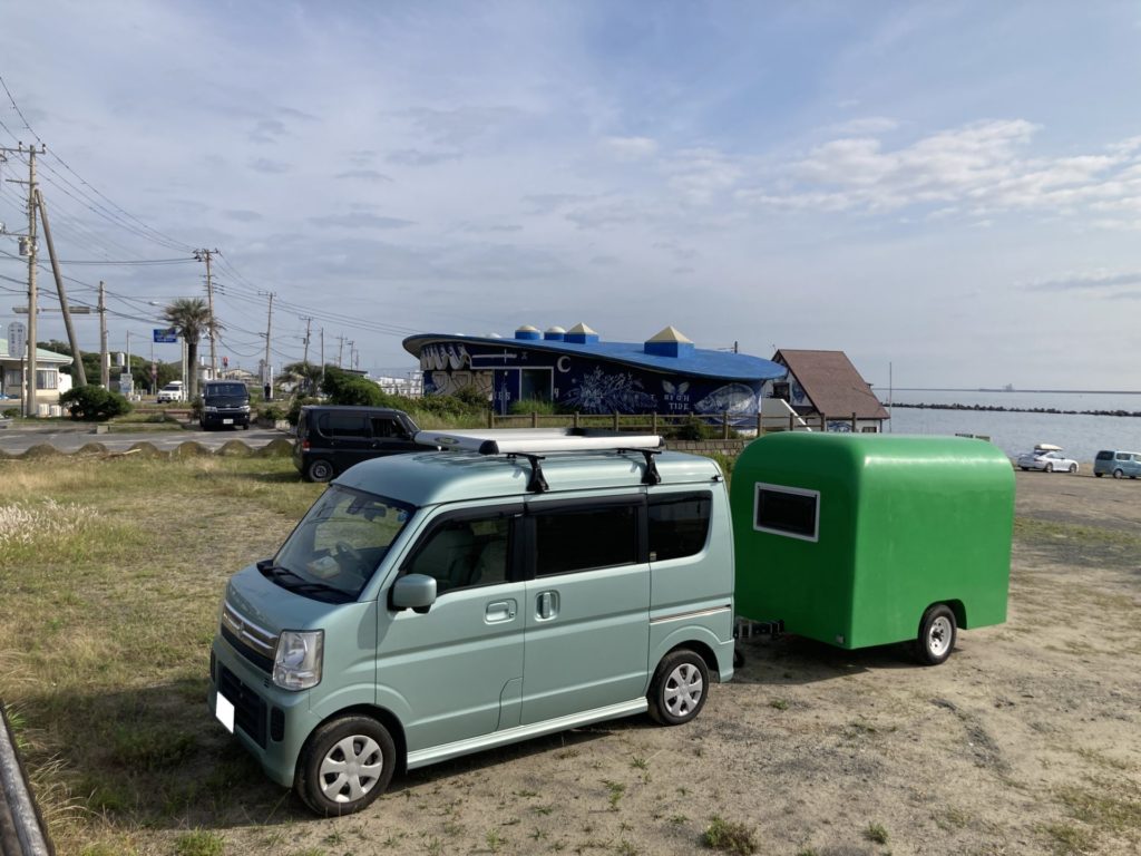 幌馬車くんで行く阿字ヶ浦海水浴場のさわやかトイレより浜辺側の駐車場