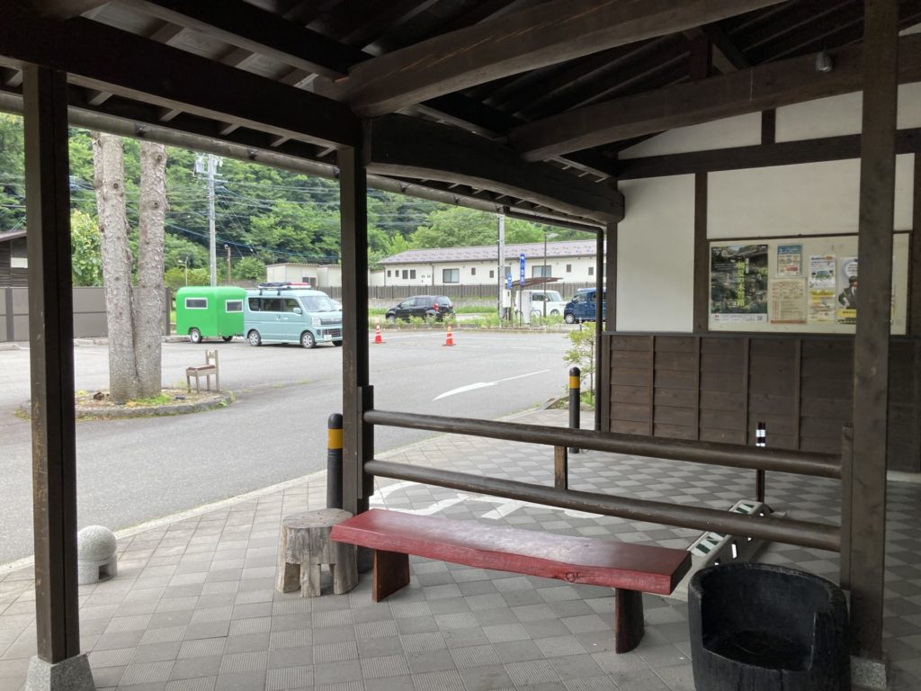 道の駅の奈良井宿の大型車用に停車