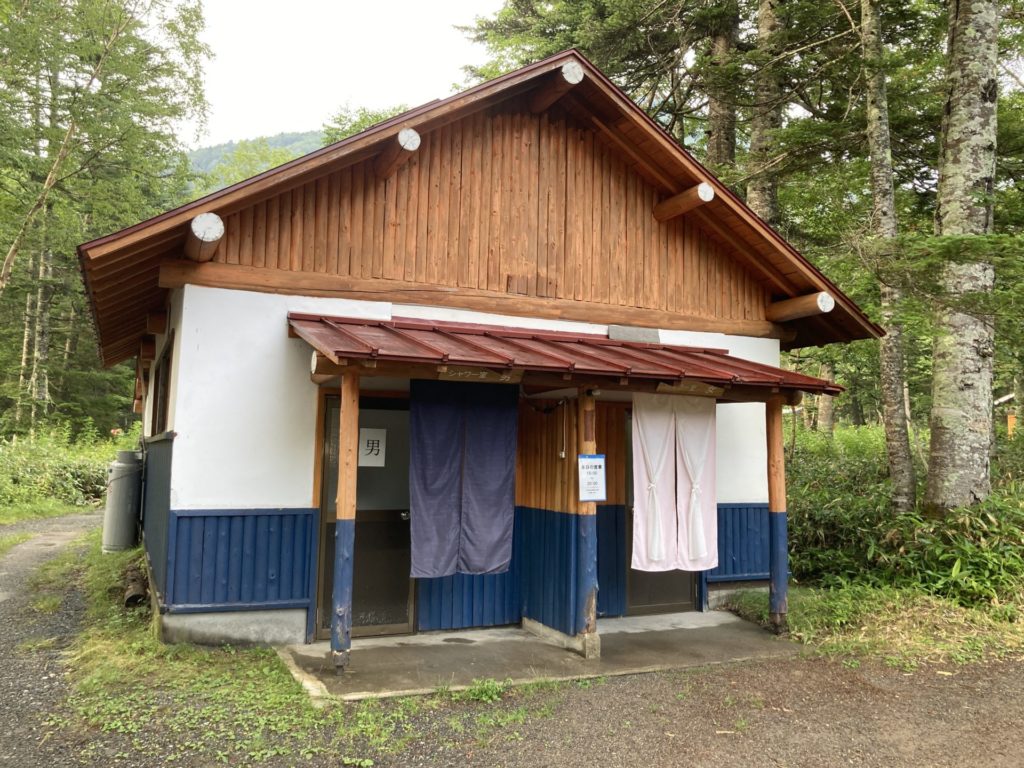 菅沼キャンプ村のシャワー棟