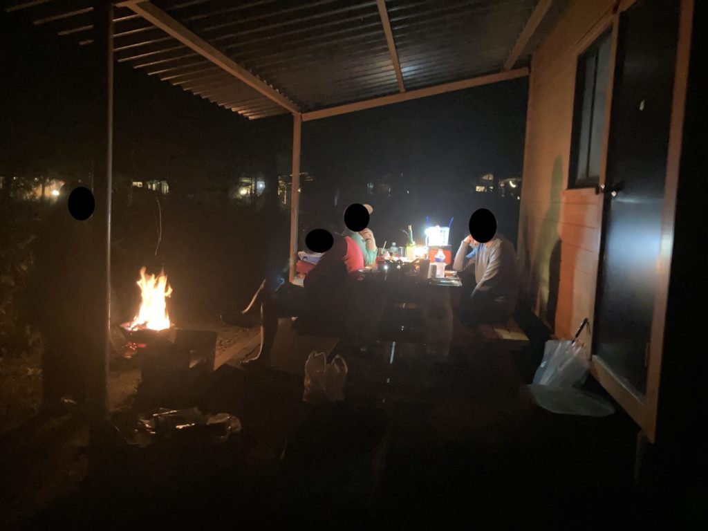 菅沼キャンプ村バンガローシラビソの夜