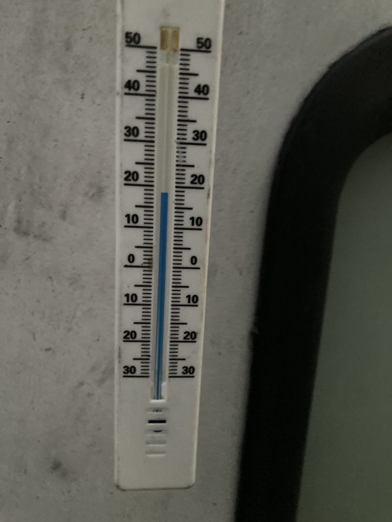 ヤマボクグリーンサイトキャンプ場の7月の朝4時頃の気温は18℃