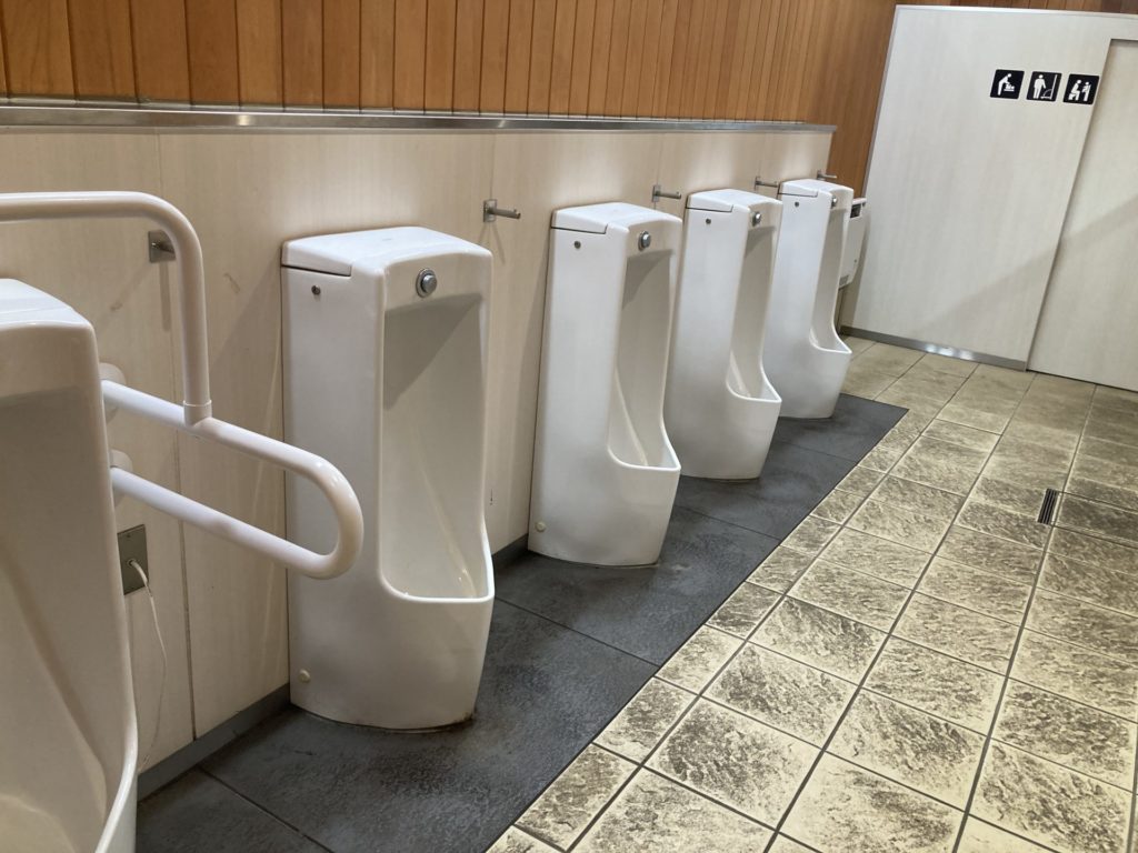 中禅寺湖 歌ヶ浜第一駐車場にある男子トイレ