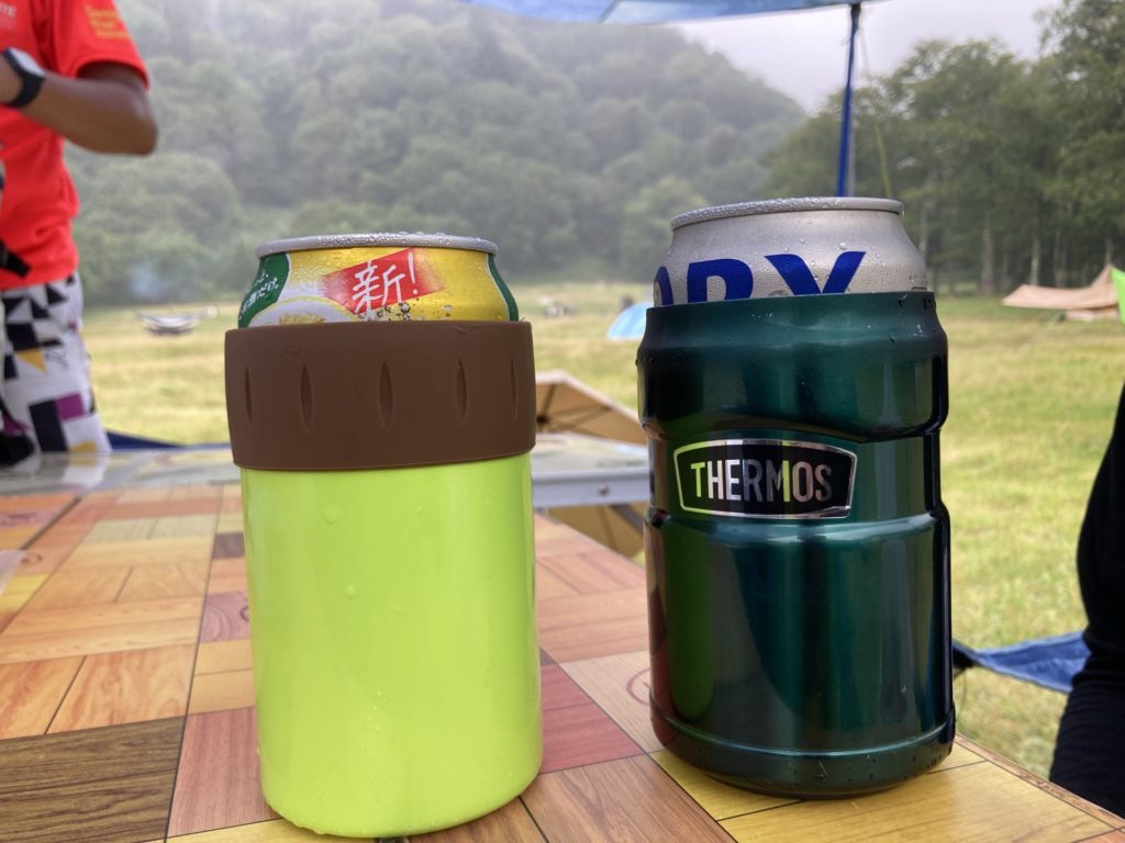 キャンプ場で缶ホルダー