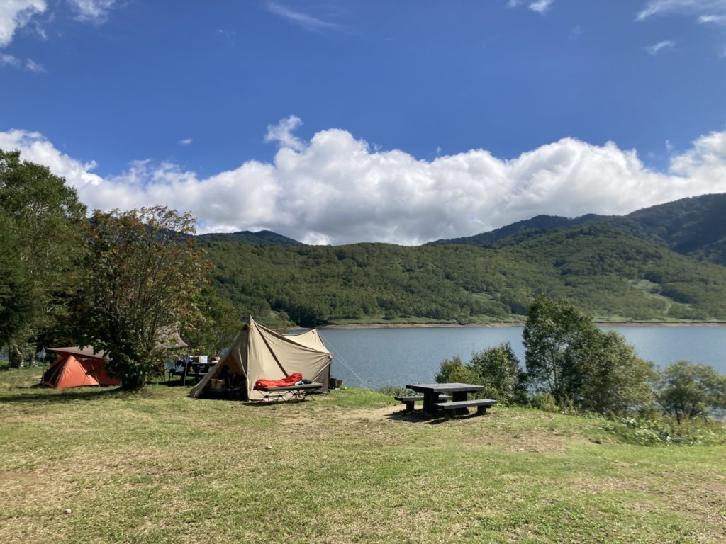 野反湖キャンプ場のテントサイトの風景