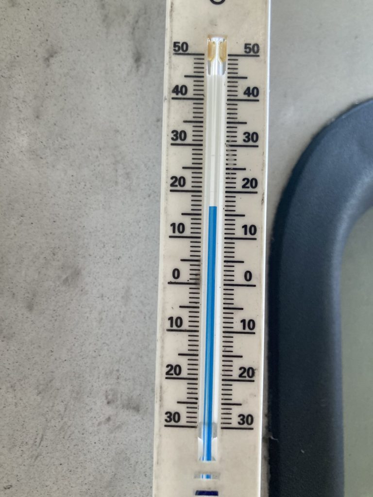 9月の天狗山第5駐車場車中泊サイトの朝5時の気温は17℃