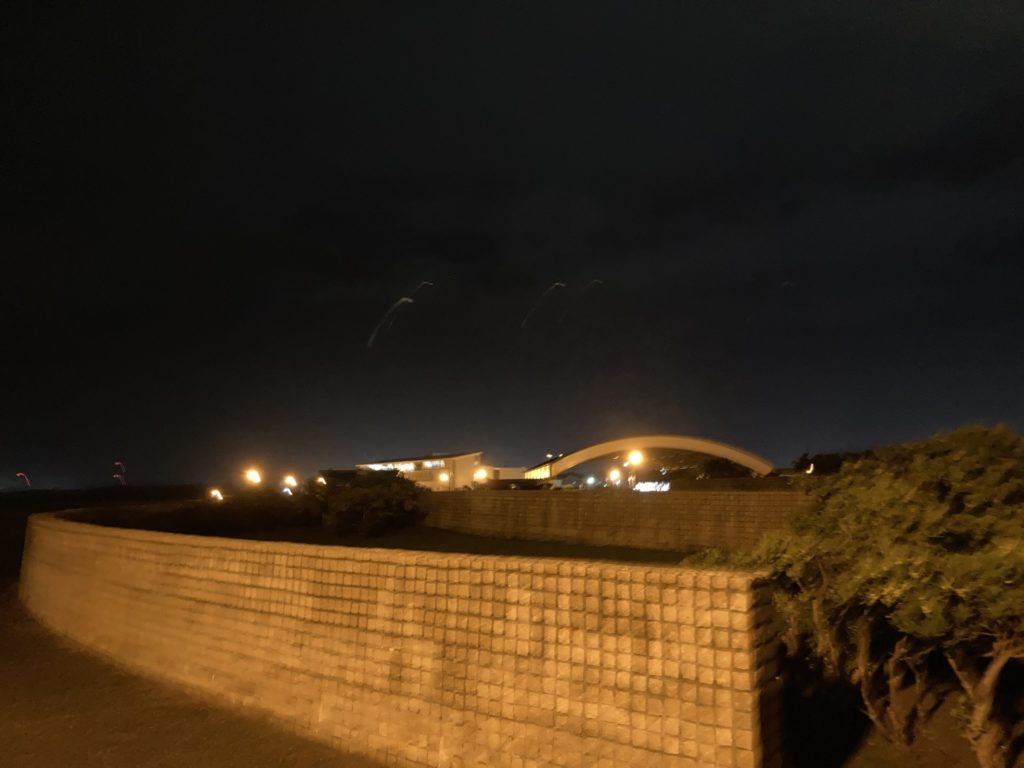 かしわざきセントラルビーチから奥に見えるのがシーユース雷音