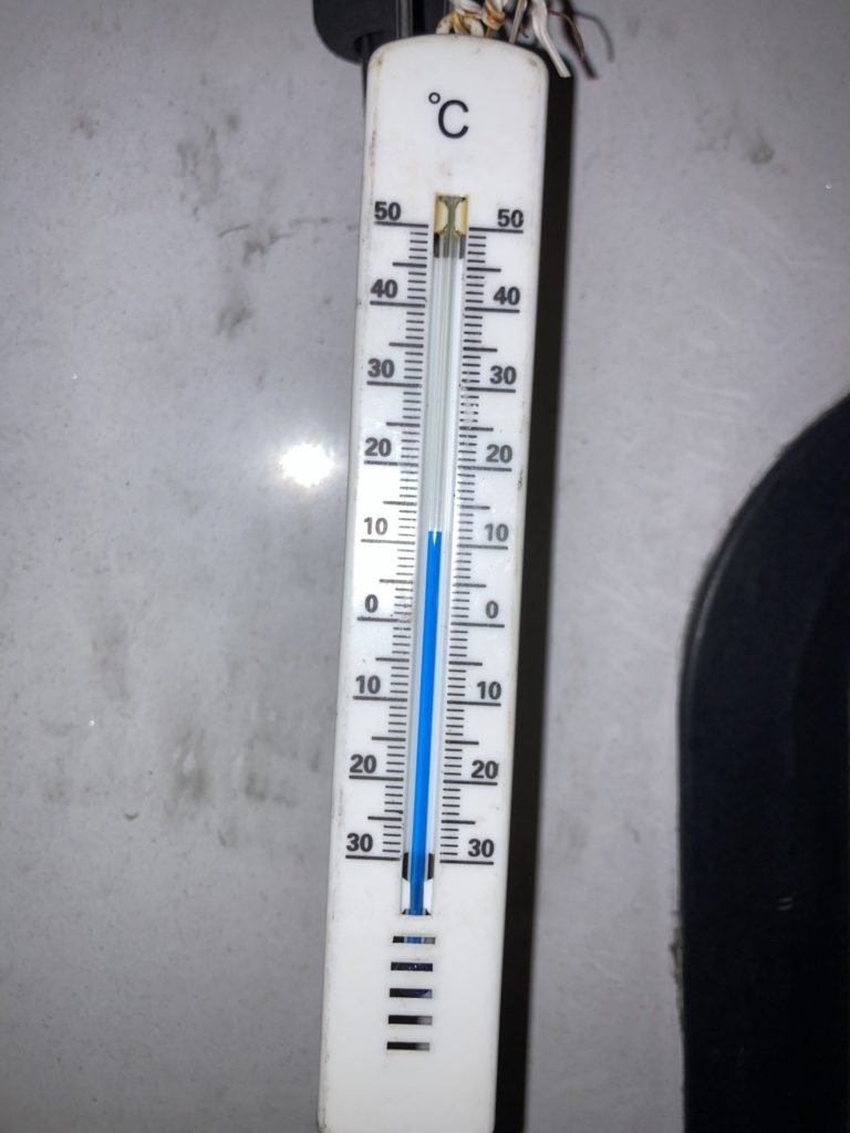かんなの湯「神流川ゆ～ゆ～ランド自由広場無料キャンプ場の11月の朝7時の気温は11℃
