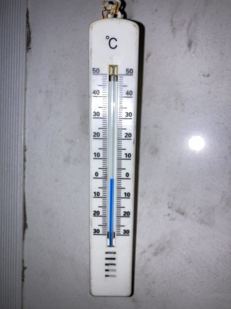 道の駅「こぶちさわ」12月の20時の気温は0℃