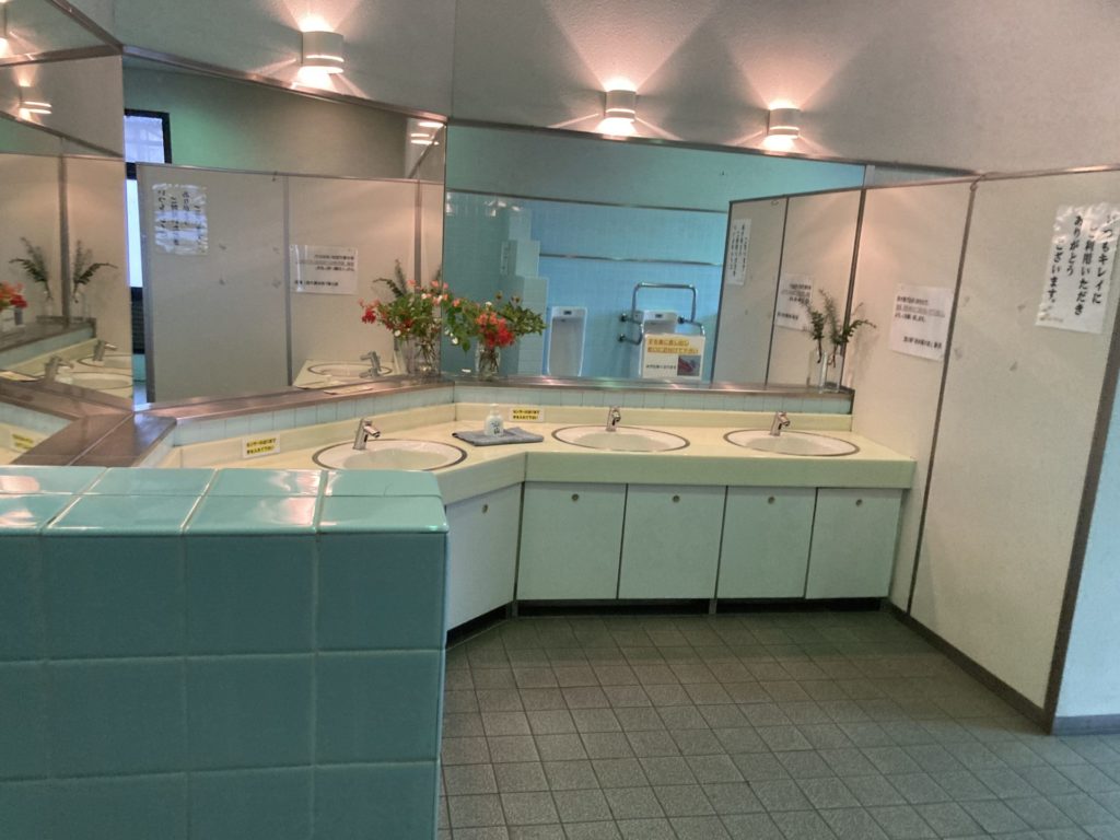 道の駅「信州蔦木宿」のトイレの洗面