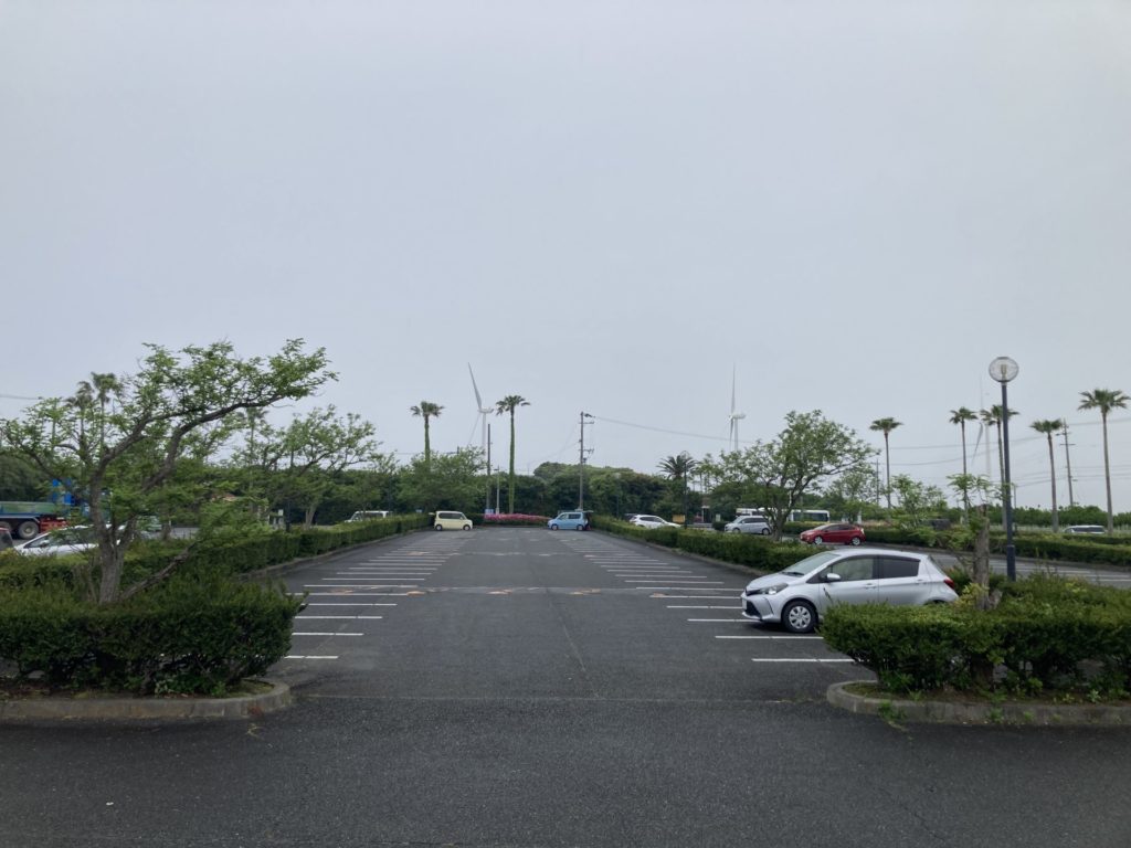 竜洋海洋公園の一般道の駐車場
