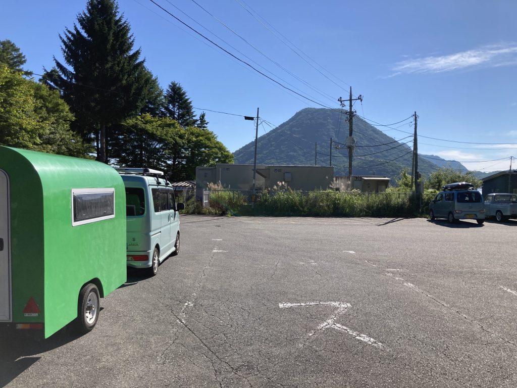 軽キャンピングトレーラーの幌馬車くんで行く榛名湖畔「榛名湖畔の宿 記念公園 駐車場」トレーラー車中泊