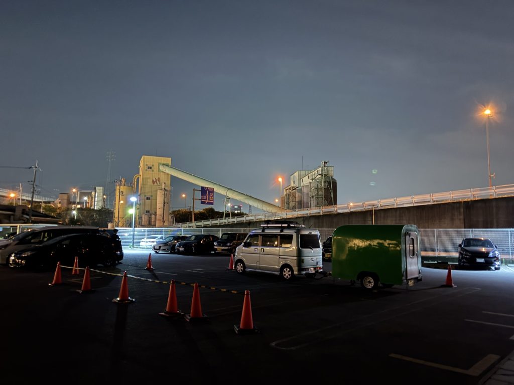 伏見 力の湯 車中泊駐車場　夜